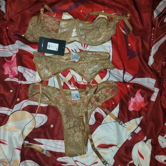 Fashion Nova 4 pc lingerie garter set S and M in nude - Picture 9 of 9